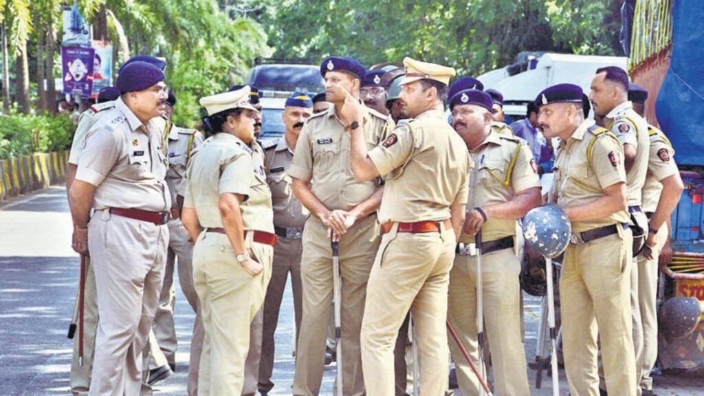 Mumbai--India---July-31--2022--Heavy-police-bandob_1671806808628_1697831781755