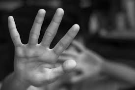 अमेठी: प्रेमी पर बलात्कार का आरोप, लड़की पर धर्म परिवर्तन के लिए दबाव; थाने में फूट-फूट कर रोई पीड़िता