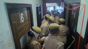 Bareilly News: बरेली के होटल में युवती की गला रेत कर हत्या, आरोपी की तलाश