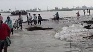 Bihar Flood: भागलपुर के नवगछिया में कटाव का खतरा बढ़ा, लोग घर छोड़कर पलायन करने को मजबूर
