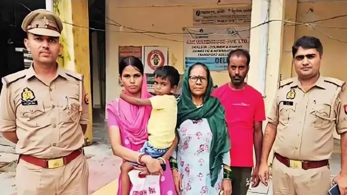 noida-police-cop-on-his-birthday-searched-a-boy-gone-missing-latest-news-update-112697025