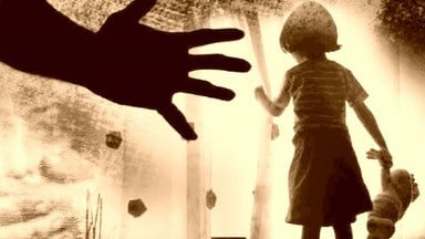 बच्ची के साथ दरिंदगी: घर के बाहर खेल रही मासूम को अंकल ने किया घायल, अस्पताल में भर्ती