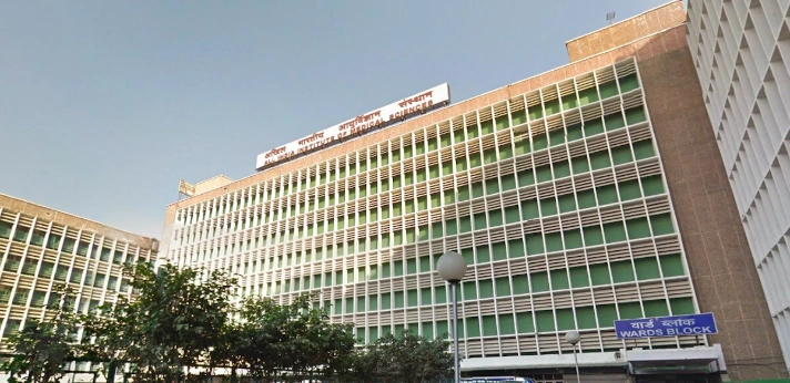 AIIMS निदेशक को अस्पतालों के सुधार की जिम्मेदारी, HC की टिप्पणी: सबकुछ ठीक नहीं