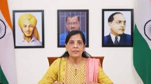 अरविंद केजरीवाल की पत्नी के ट्वीट पर स्वाति मालीवाल का तीखा पलटवार, एक्स पर दिया करारा जवाब