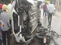 तेज रफ्तार कार की टक्कर से बाइक सवार बुजुर्ग की मौत: इलाज के दौरान दम तोड़ा