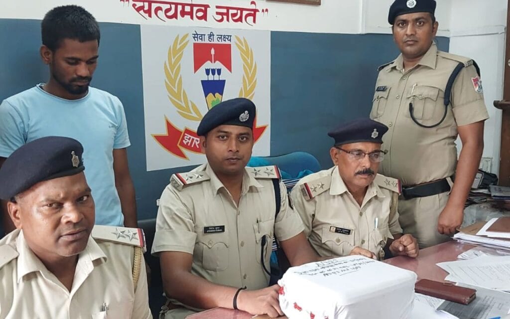 chatra-youth-arrest-with-opium-koderma-station
