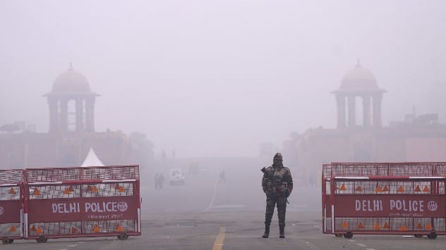दिल्ली-NCR में मौसम ने बढ़ाई मुश्किलें, सात फ्लाइट्स डायवर्ट, यातायात प्रभावित