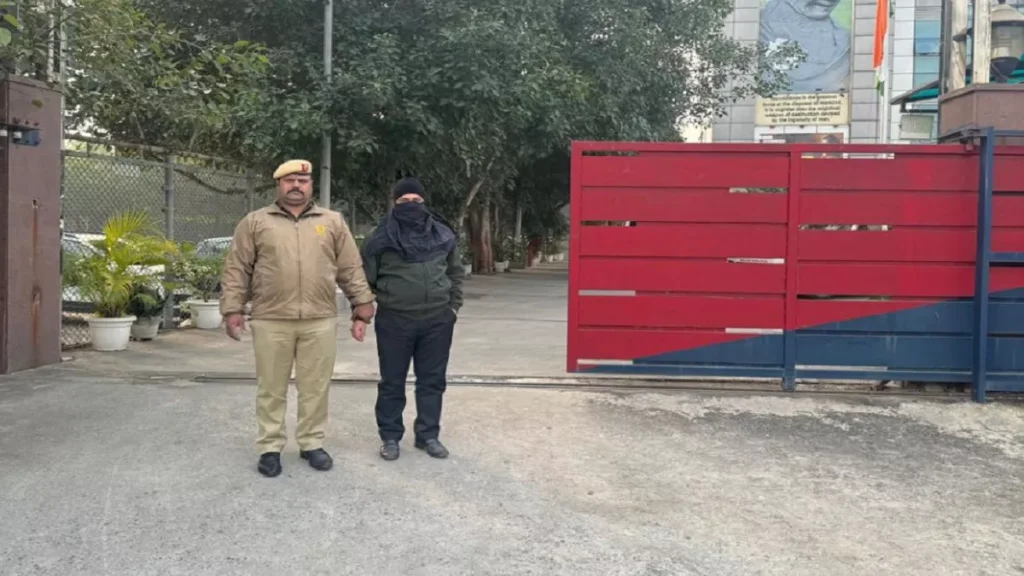 Delhi News: फर्जी एनओसी घोटाला, पुलिस की गिरफ्त में एजेंट; पूछताछ में हुए कई चौंकाने वाले खुलासे