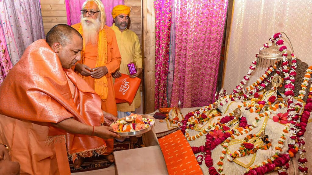 रामलला का अभिषेक, भोग और महाआरती संपन्न, सीएम योगी ने रामनगरी में की शिरकत