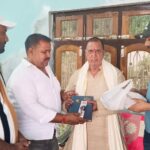 वरिष्ठ पत्रकार को प्रेस क्लब ने किया सम्मानित